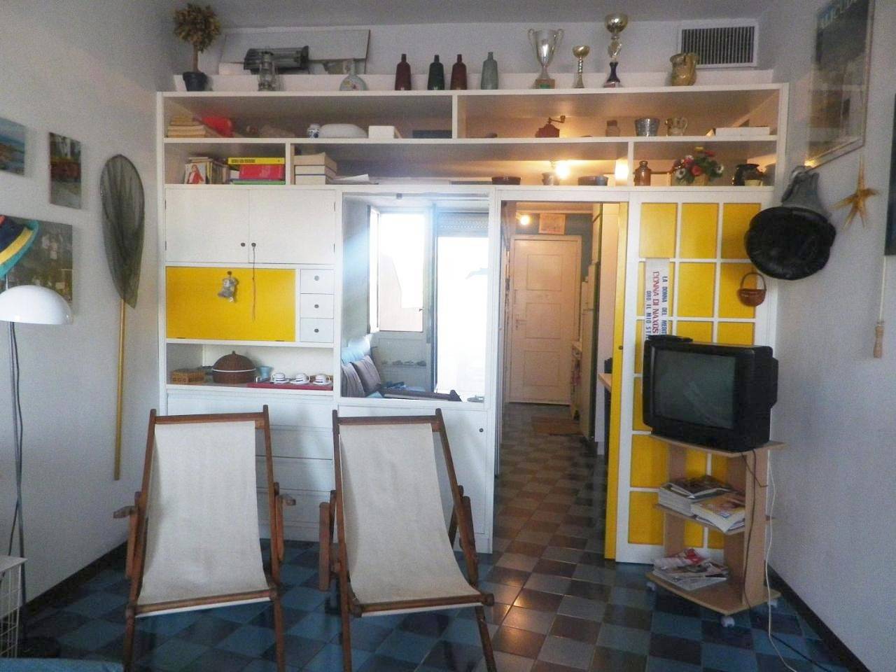Pietre nere in Porticato, Giardini-Naxos