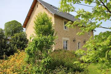 Gîte pour 10 personnes, avec terrasse ainsi que jardin et jacuzzi à Mosles