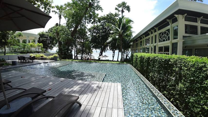 Vacation apartment for 2 people, with yard and ocean view as well as balcony in Pattaya