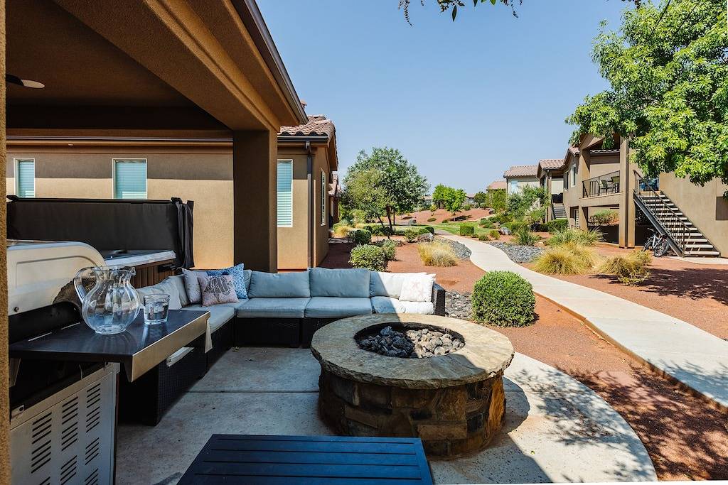 Paradise Village at Zion 28: Private Hot Tub, Outdoor firepit, and Community Pool in Santa Clara (UT), Zion Nationalpark