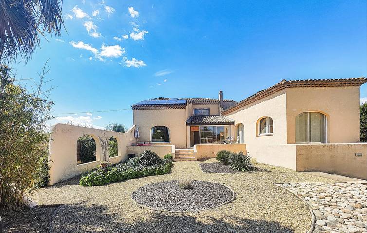 Geräumige 180 m² große Wohnung mit Pool und Annehmlichkeiten in der Nähe des Stadtzentrums von Montady in Montady, Côte d'Améthyste