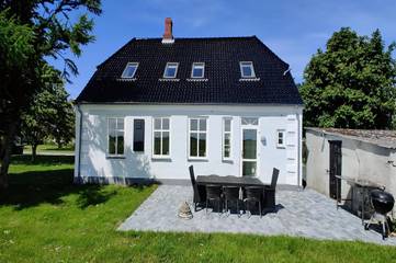 Ferienhaus mit Meerblick für 8 Personen, mit Whirlpool und Terrasse sowie Sauna, mit Haustier an der Westküste Dänemarks