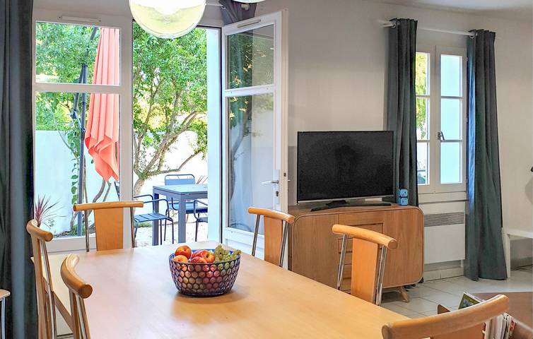 À 2,5 km de la plage : charmant appartement confortable avec piscine, jardin et Wi-Fi in La Couarde-sur-Mer, Île de Ré