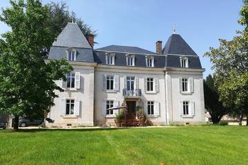 Gîte pour 14 personnes, avec sauna ainsi que balcon et jardin à Église-Neuve-de-Vergt
