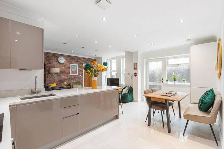 Apartment for 6 people, with Terrace and Garden as well as View in High Wycombe
