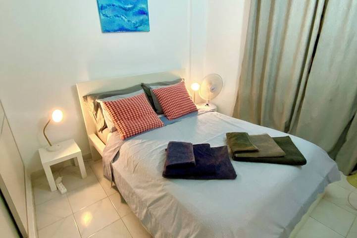 Ganze Wohnung, 1 Bedroom apartment, sea views, old town, 30m from the boardwalk. in Puerto del Carmen, Tías
