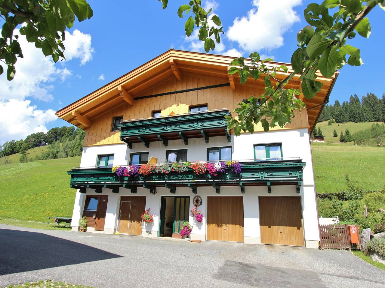 Geheel appartement, Appartement met balkon vlak bij de skipiste in Maria Alm, Pinzgau