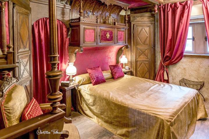 Chambre d’hôte pour 2 personnes, avec Jacuzzi et Terrasse ainsi que Jardin et Piscine