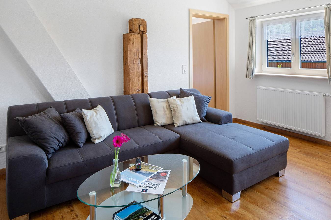 Geheel appartement, Vakantiewoning 'Heuboden' met bergzicht, gemeenschappelijke tuin in Titisee-Neustadt, Zuidelijk Zwarte Woud