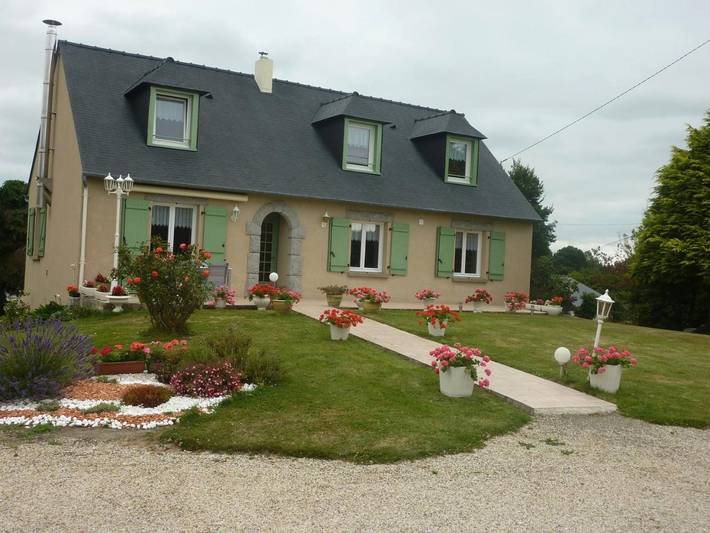 Location de vacances pour 2 personnes, avec terrasse ainsi que jardin et vue à Roz-Landrieux - 2