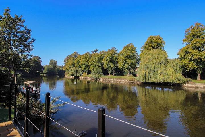 Log cabin for 4 people, with garden in Shrewsbury