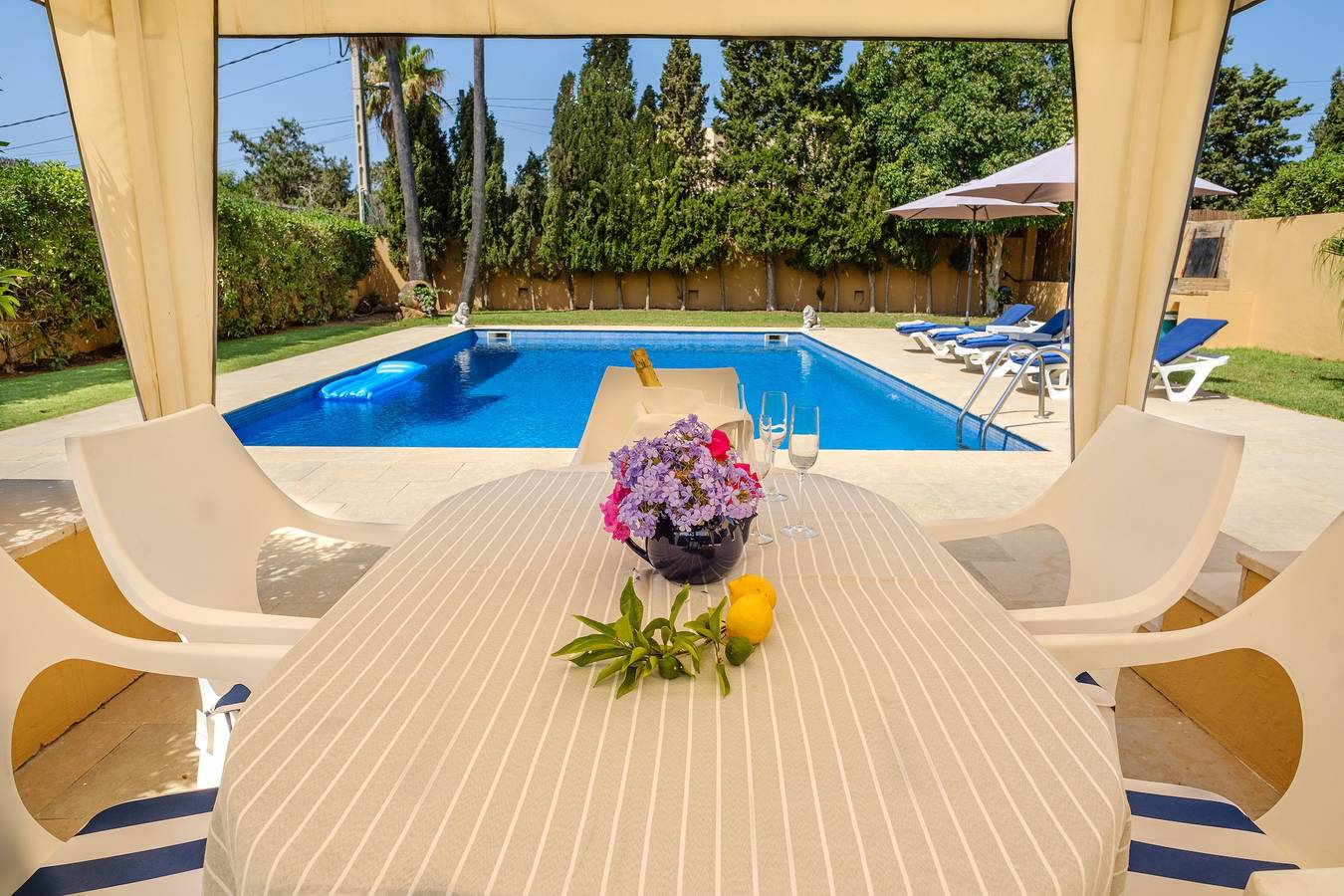 Elegante Villa mit Pool, Whirlpool, Garten, Terrasse, Klimaanlage und Wi-Fi in Sant Josep de sa Talaia, Ibiza Süden