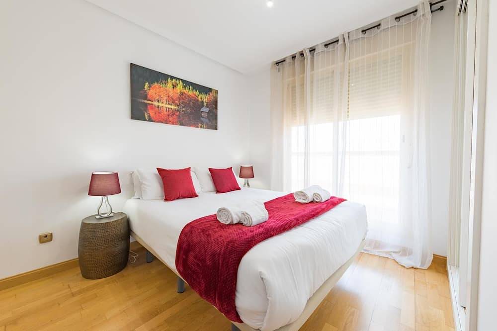 Entire apartment, Las Tablas - 1 Bedroom with terrace in Punto de Atención al Ciudadano, Madrid