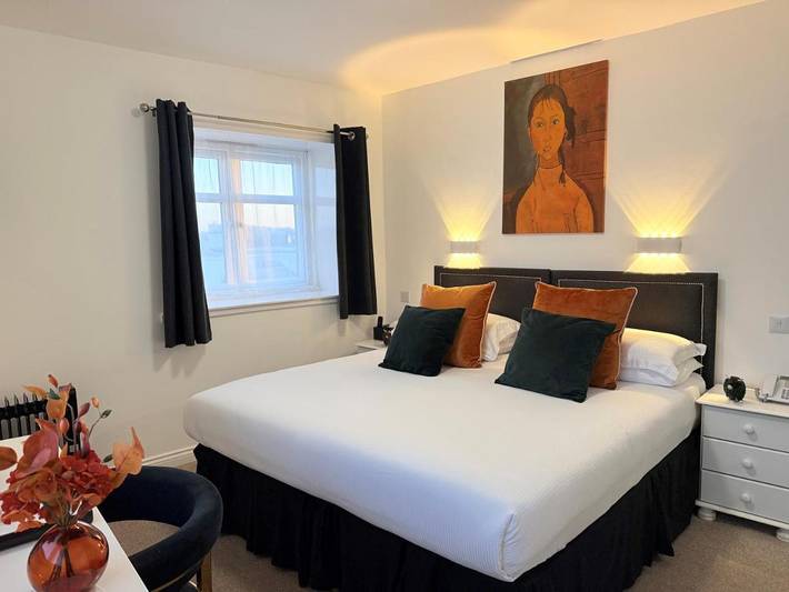 Apartmenthotel for 6 people, with Terrace and Yard as well as Pool in Jersey