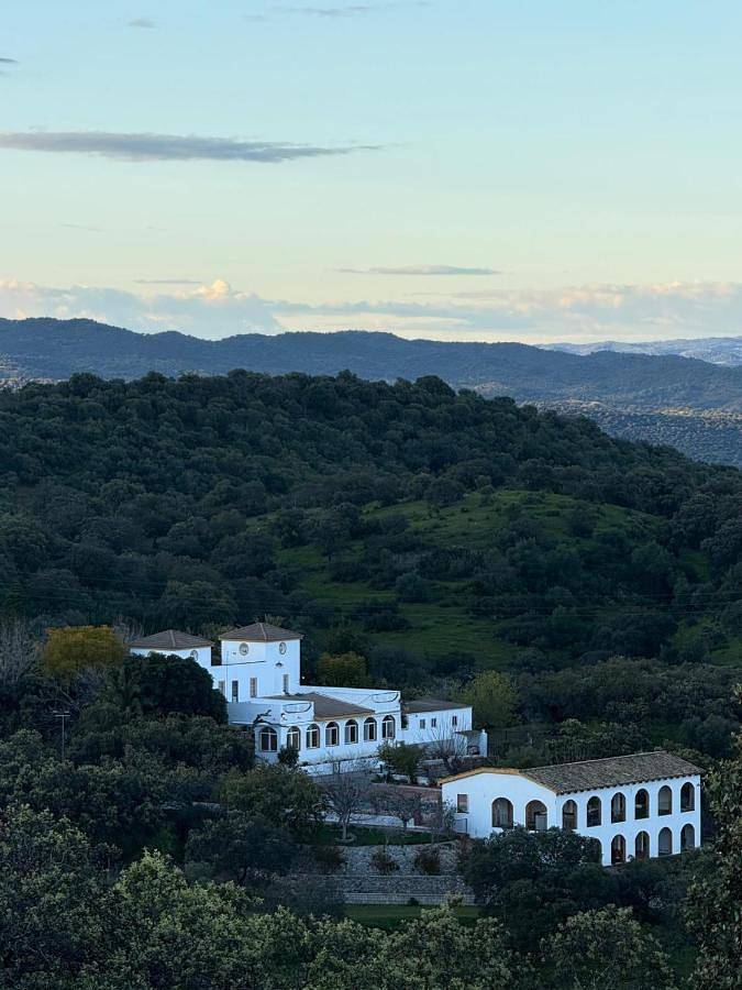 Chalet para 18 personas, con jardín además de vistas y piscina - 1
