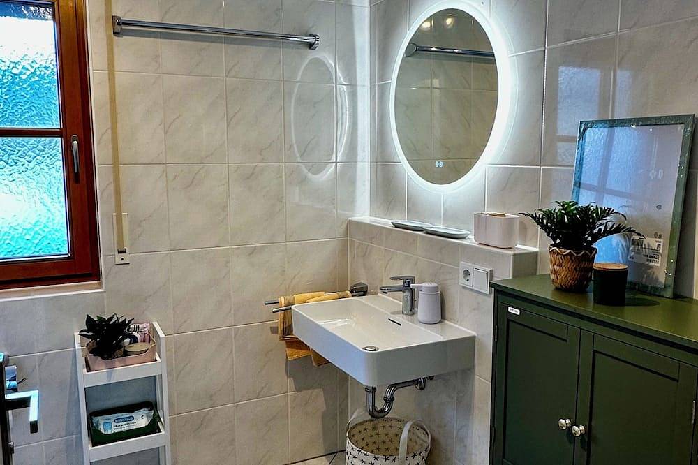 Ganze Wohnung, 5 min vom See entfernt - Familienfreundliche Ferienwohnung mit Garten in Schliersee, Bayerische Alpen