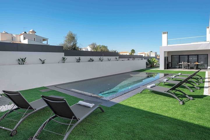 Ferienhaus für 10 Personen, mit Whirlpool und Terrasse sowie Garten