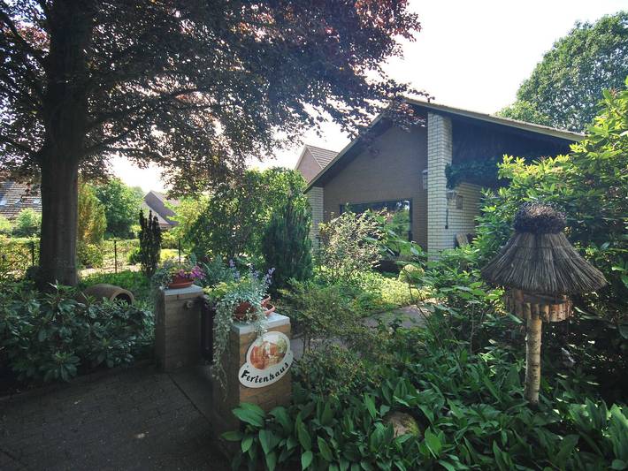 Ferienhaus für 4 Personen, mit Terrasse und Garten in Uplengen - 2