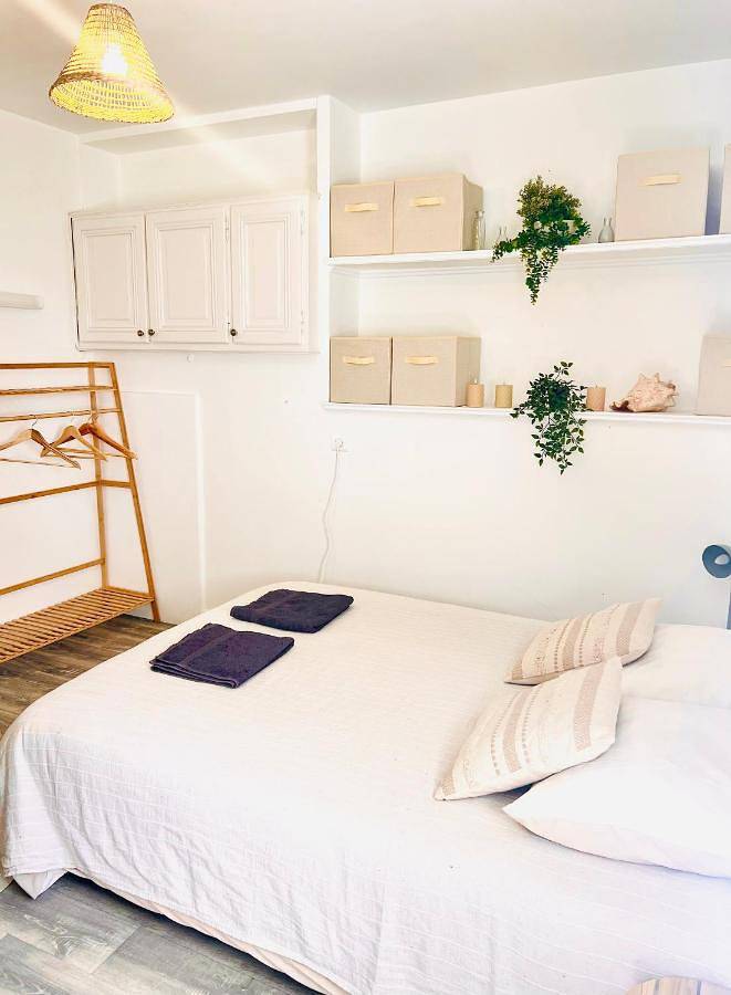 Appartement entier, Chez gaillard petit studio sans cuisine entièrement rénové au calme in Ussel, Région d'Ussel