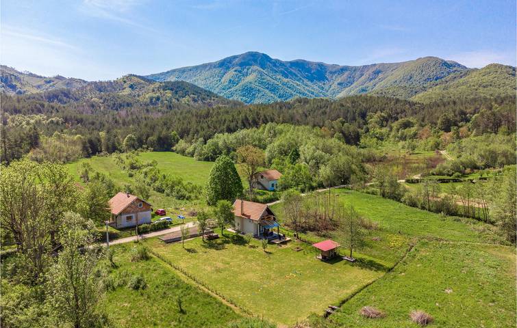 Gemütliche Ferienwohnung mit Terrasse, Küche, WLAN und Parkplatz in Gračac, Zadar