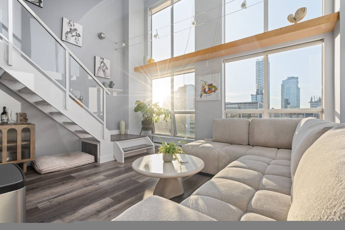 Apartamento entero, Rare Downtown Loft | High Ceilings & Panoramic Skyline Views in Vancouver, Columbia Británica