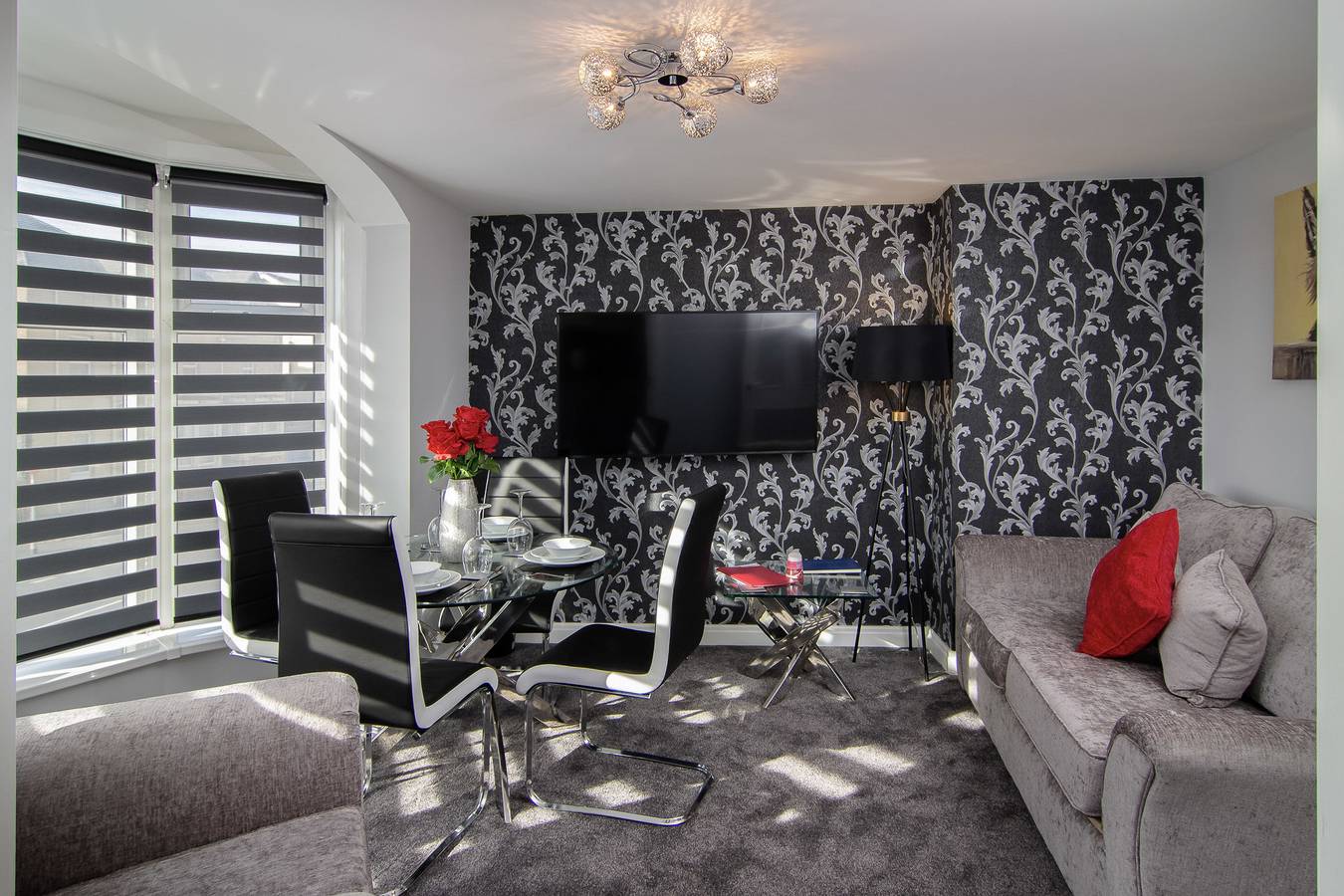 Entire holiday apartment, 2 Bdrm Sleeps 6 Near Top Attractions Free Parking in Blackpool Pleasure Beach, North West England