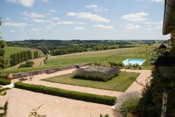Location de vacances pour 10 personnes, avec terrasse à Bouteilles-Saint-Sébastien