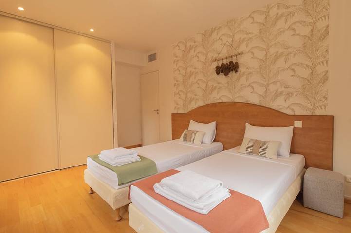 Balibohome, A Cozy Retreat, Air Conditioning, Swimming Pool, Pool House in Caissargues, Region de Nimes