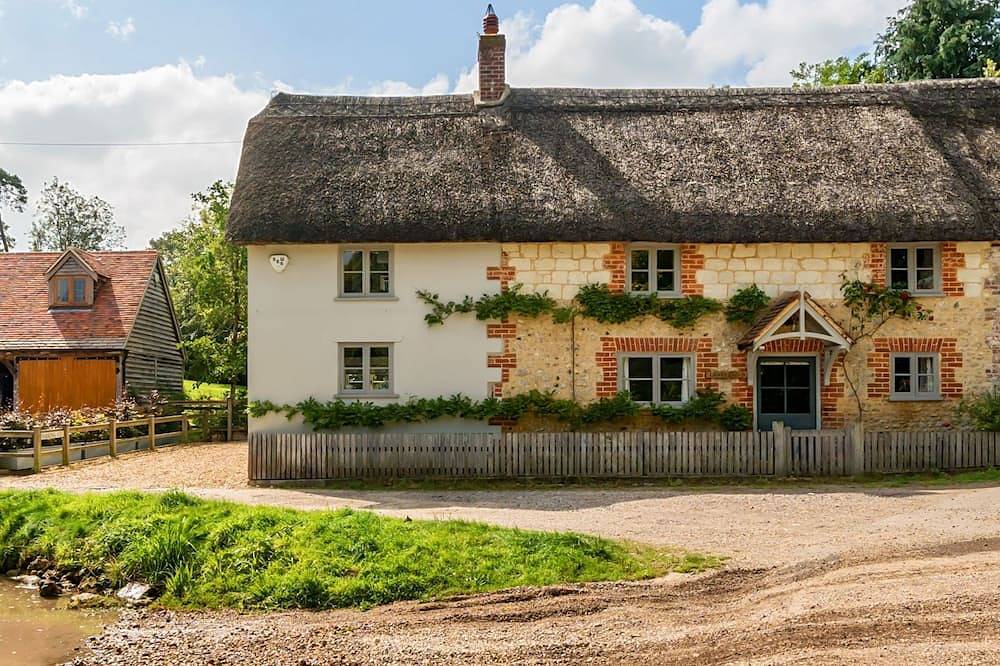 Lanes End Cottage- situated in a pretty hamlet amid glorious Dorset countryside. in Dorset