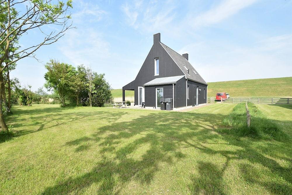 Villa aan zee met tuin in Franekeradeel, Nederlandse Noordzeekust