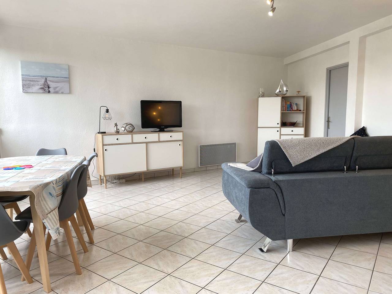 Entire apartment, Appartement T3 - Residence Les Thermes 2 in Balaruc-les-Bains, Côte d'Améthyste