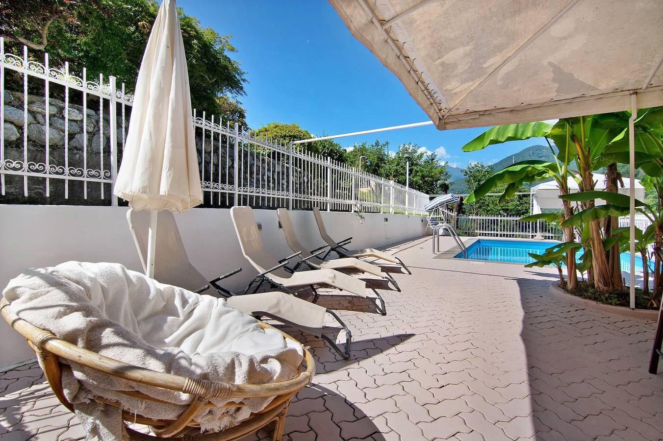 Ganze Wohnung, Ferienwohnung 'Villa Adele' mit Seeblick, privatem Pool und Wlan in Segna, Gravedona ed Uniti