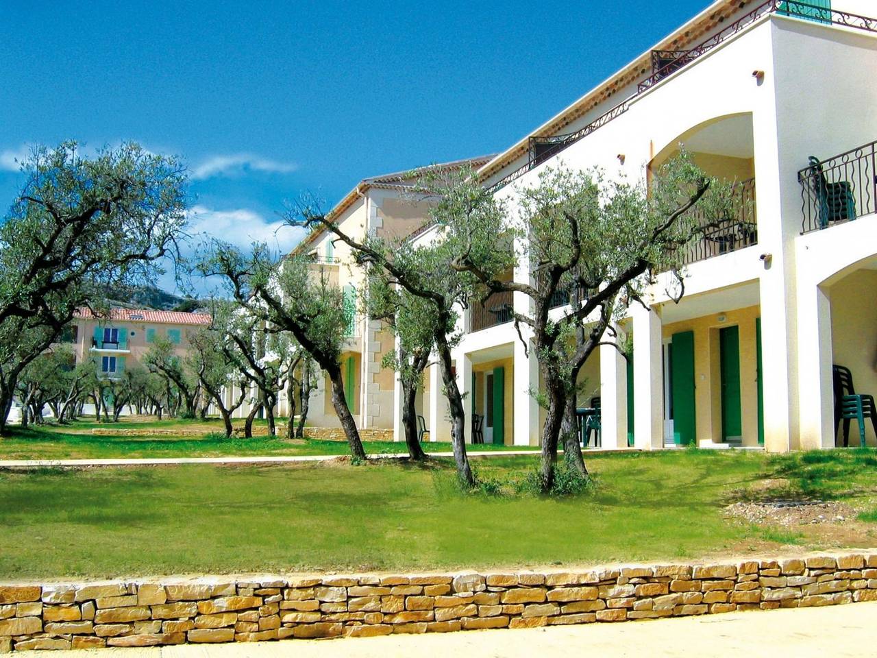 Ganze Wohnung, Apartment in provencal style in a beautiful landscape in Paradou, Arles und Umgebung