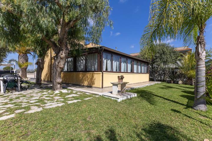 Villa 'Forino Ragusa' con terrazza privata, Wi-Fi e aria condizionata in Santa Maria del Focallo, Ispica