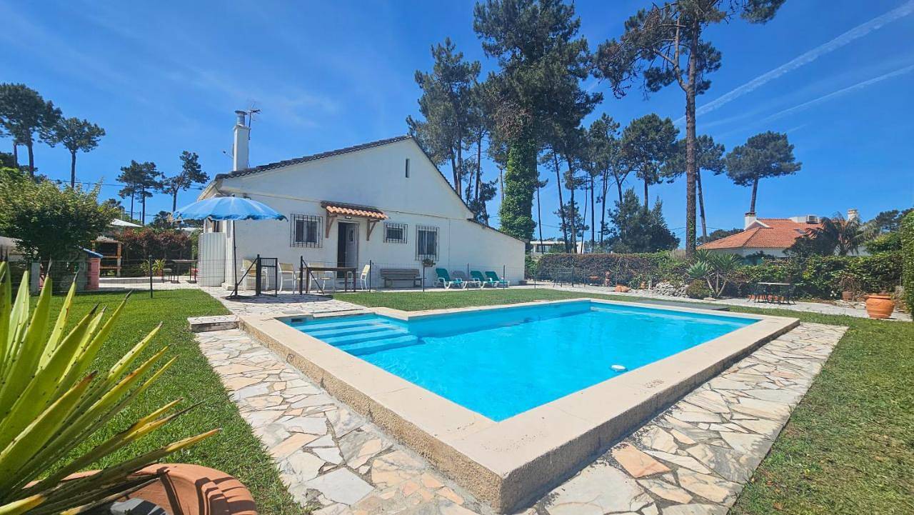 Two-Bedroom House in Aroeira, Corroios