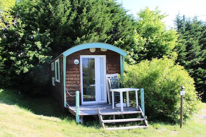 Gîte pour 4 personnes, avec terrasse et piscine