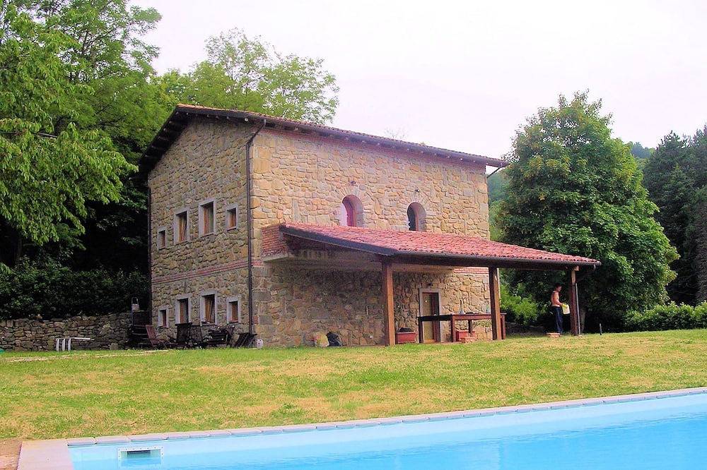 Monte Rotondo, Toskana Villa mit großem privatem Pool, 200 m zu Fuß zum Restaurant in Castelnuovo di Garfagnana, Garfagnana