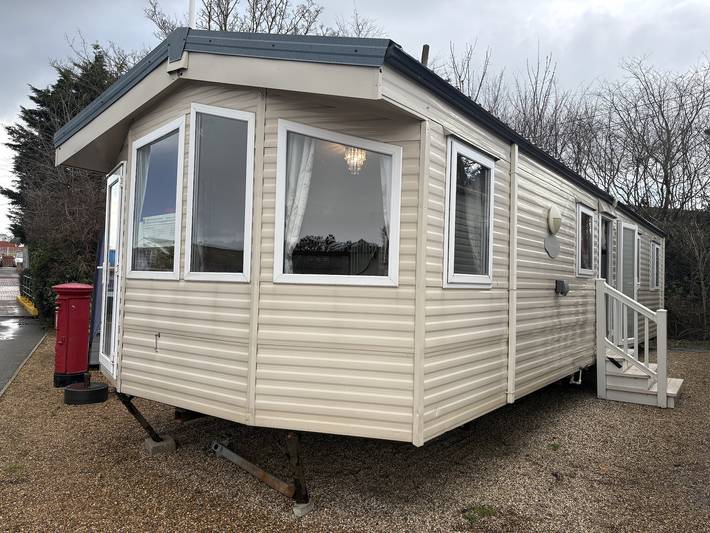 Caravan for 6 people, with pool and garden, with pets in Clacton-on-Sea