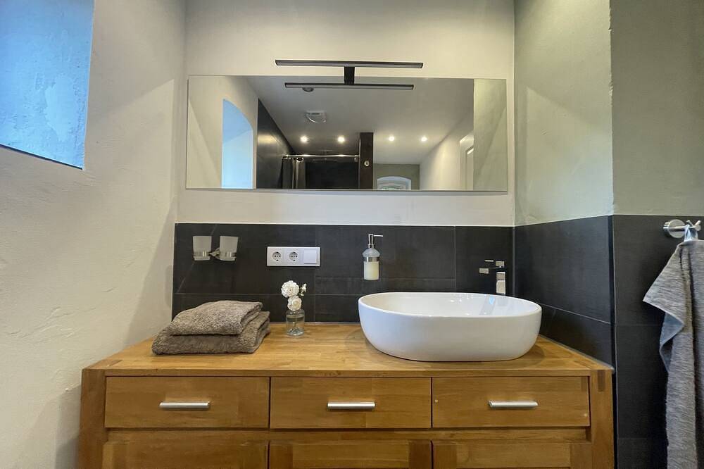 Leben am See. Kleines, feines Ferienhaus auf Naturgrundstück direkt am See in Hemmoor, Cuxland