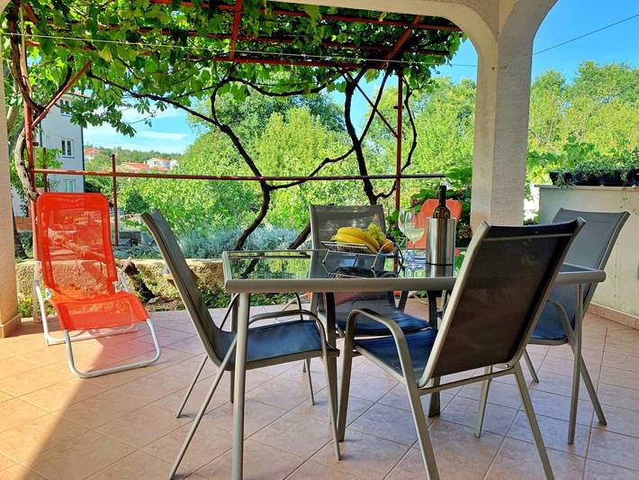Ganze Wohnung, Apartment Viola - 300 m vom Meer, Terrasse, Haustiere wilkommen, Garten, Waschmaschine in Silo (Krk), Krk