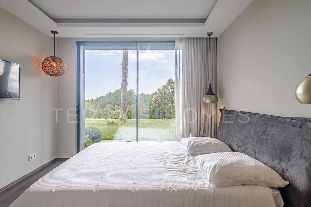 Adrien by Terry's Homes in Mougins, Mittelmeerküste (Frankreich)