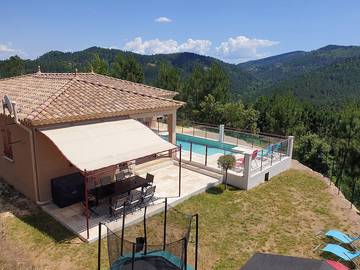 Gîte pour 10 personnes, avec terrasse ainsi que piscine et jardin, animaux acceptés à Chamborigaud