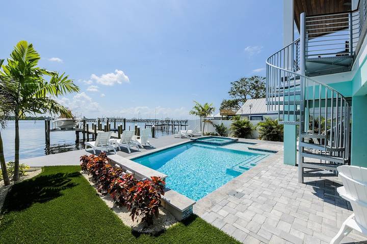 Vacation house for 15 people, with hot tub and balcony in Bradenton Beach