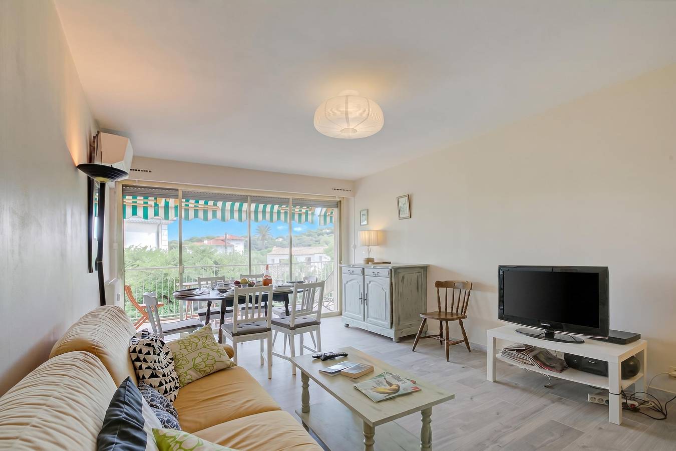 Appartement entier, L'Ermitage - Apartment with Terrace in Antibes, Côte méditerranéenne (France)