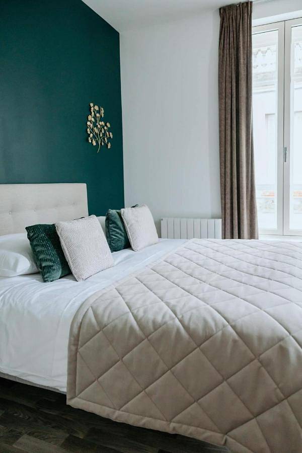 Location de vacances pour 2 personnes, avec sauna ainsi que jardin et piscine, animaux acceptés à Bourg-en-Bresse - 2