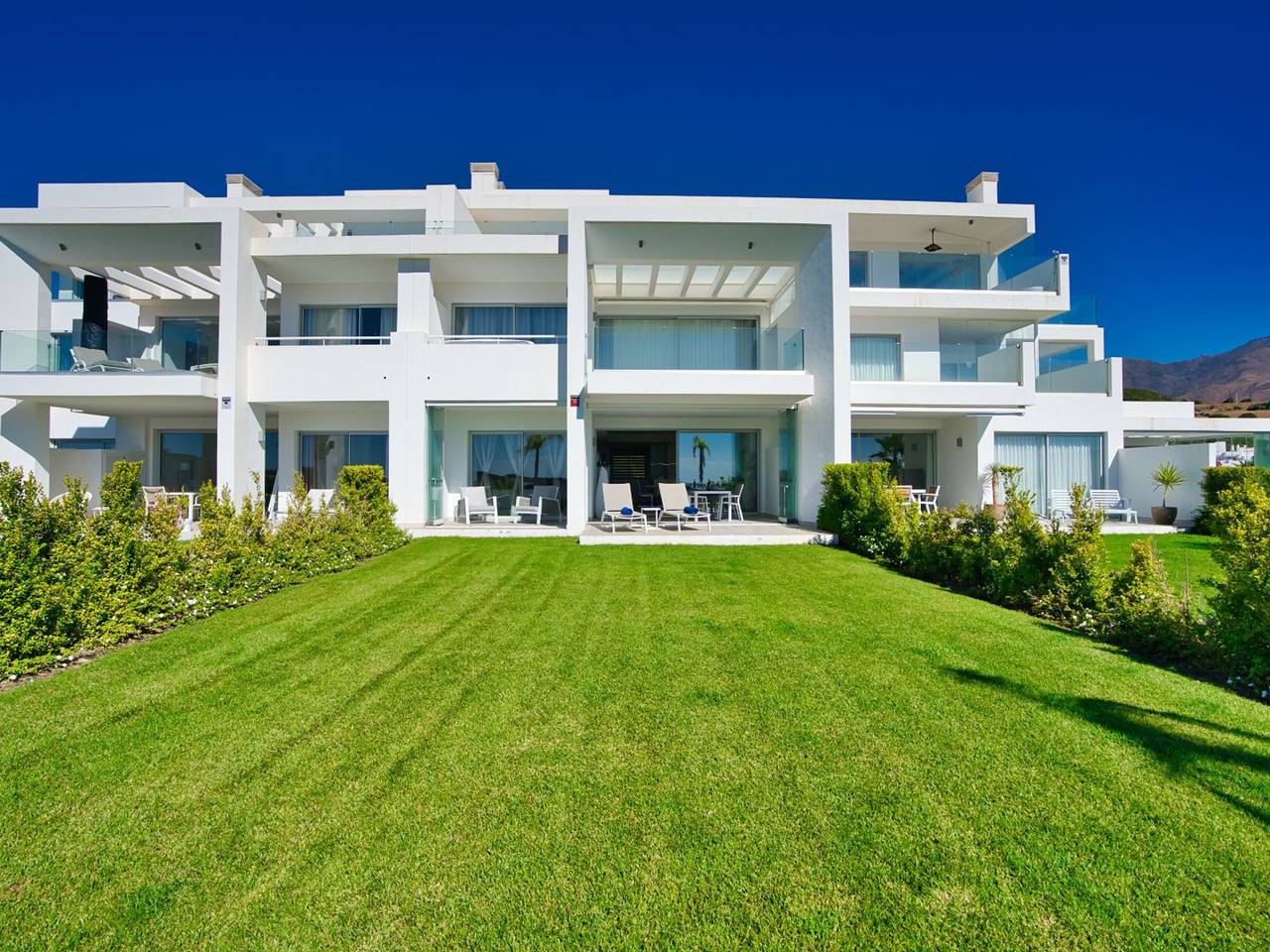 Entire apartment, Modern apartment in Casares with garden and lagoon access in Alcazaba Lagoon, Casares