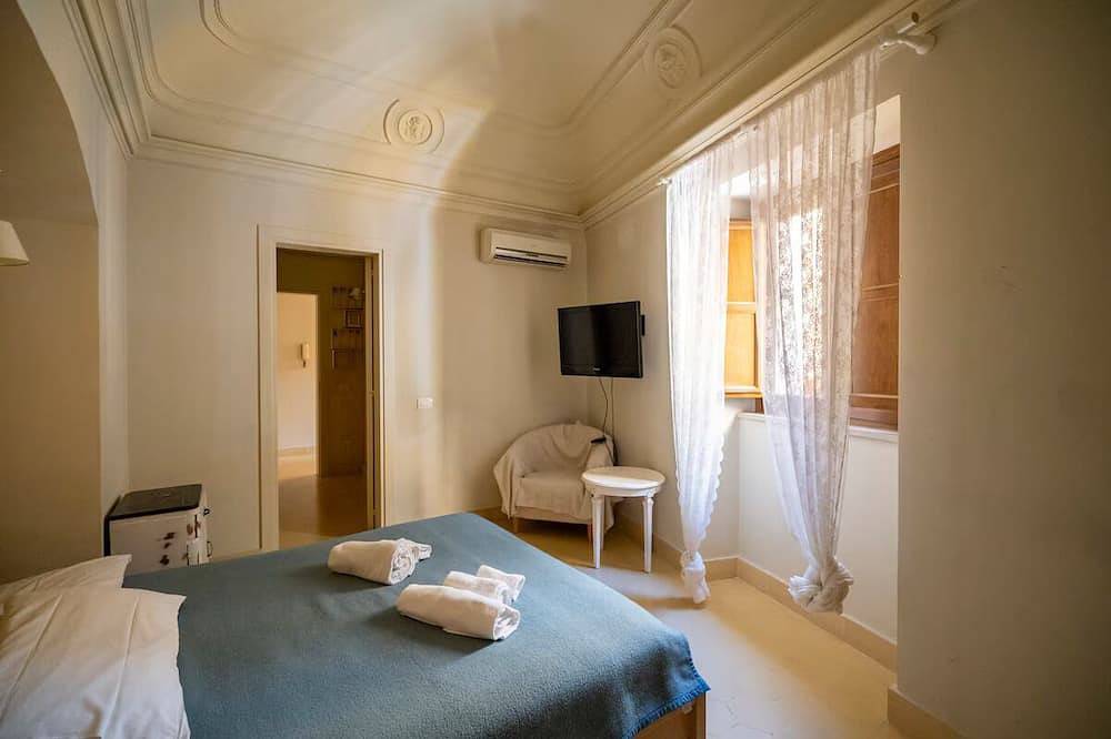 Entire apartment, Square Theater View Flat in Catania, Catania Province