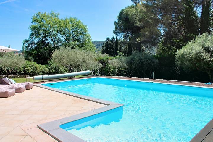 Gîte pour 12 personnes, avec piscine, adapté aux familles à Salernes - 4