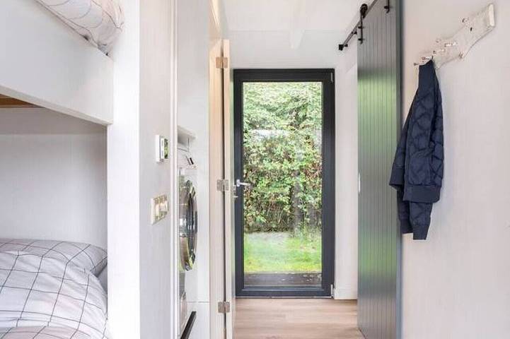6-persons Houseboat Experience in Amsterdam in Amsterdam Zuid, Nordholland
