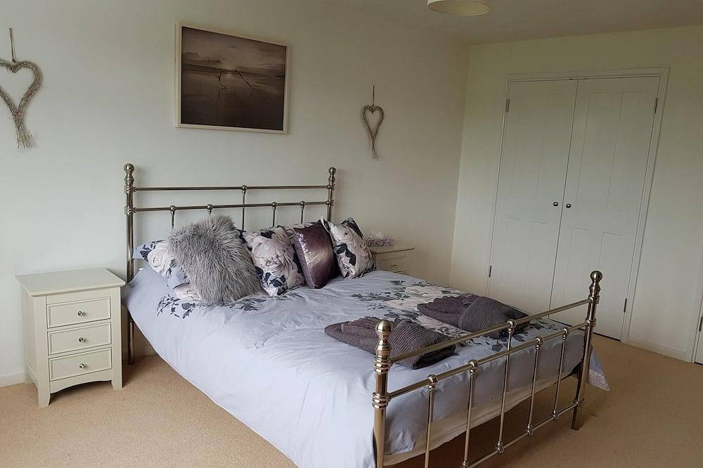 Spacious 3 bed detached house in Hayling Island, Havant